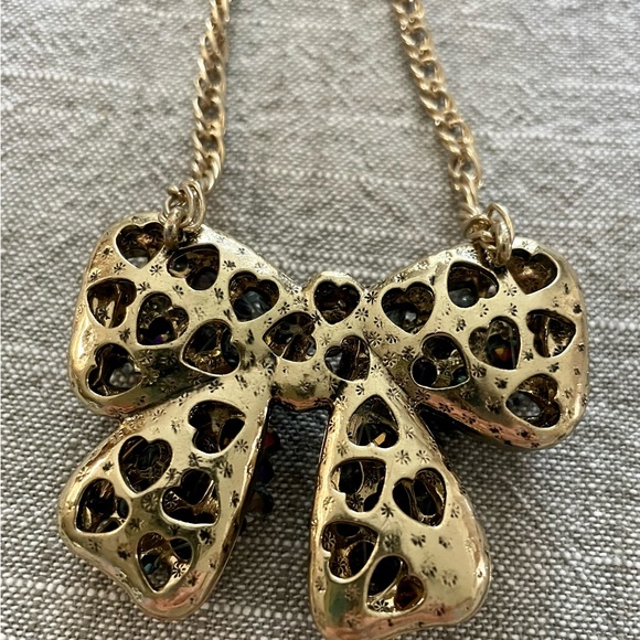 Betsey Johnson necklace - Picture 7 of 8